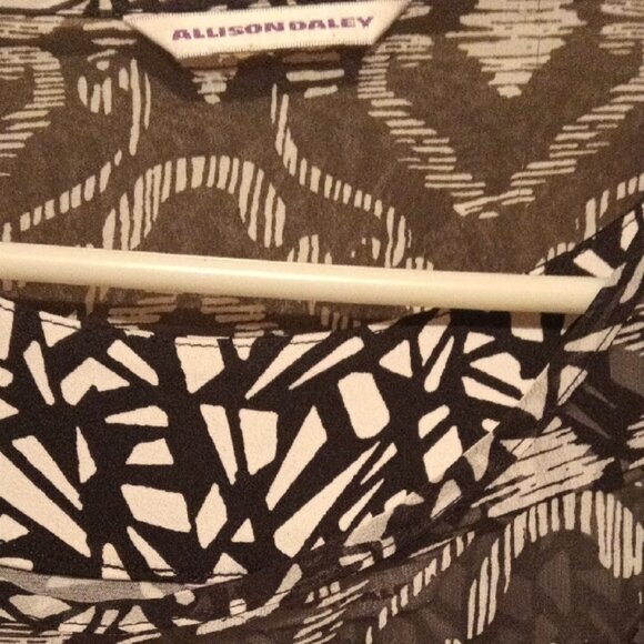 Allison Daley Monochrome Geometric Top - Picture 11 of 14